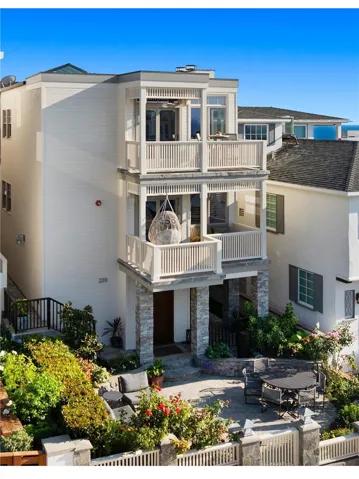 220 20th Street, Manhattan Beach, California 90266