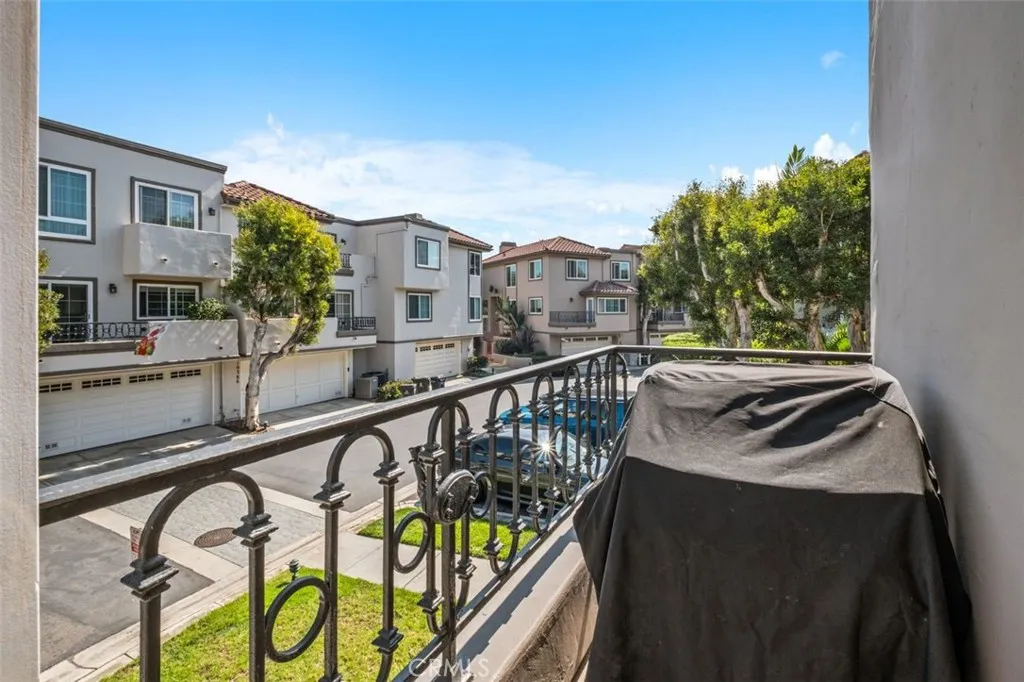 19373 Peachtree, Huntington Beach, California 92648 home-pic-17