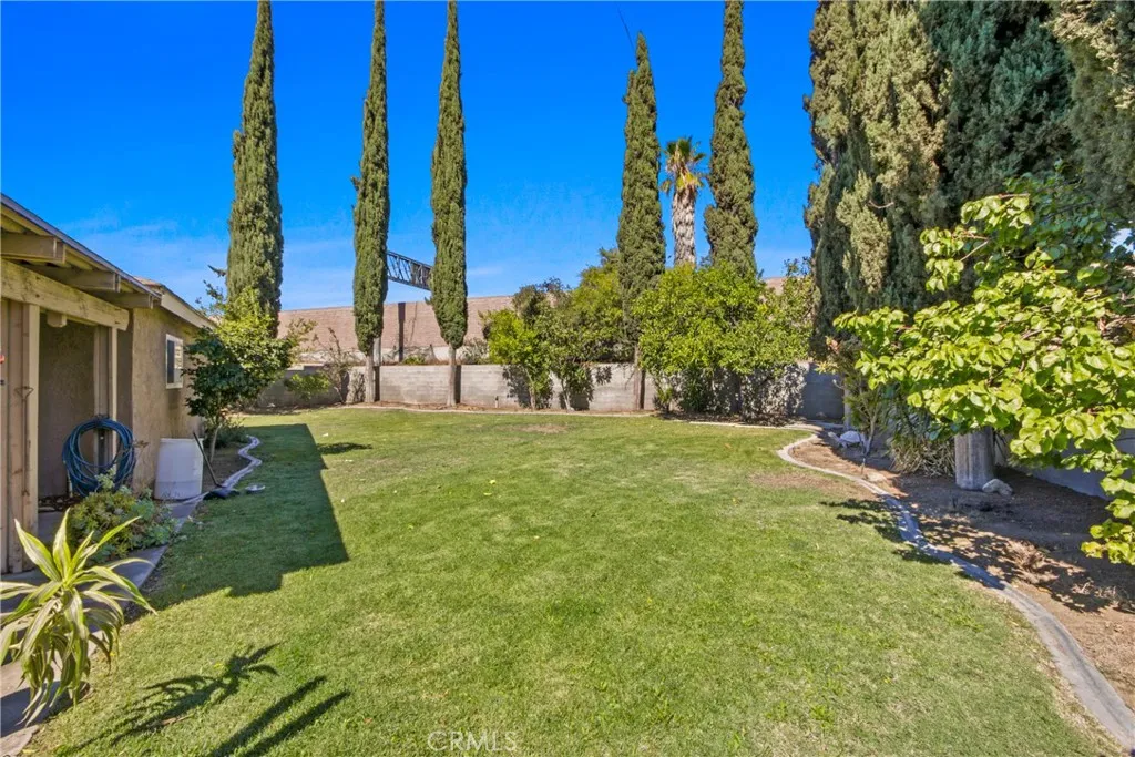 12321 Gardenia Place, Chino, California 91710 home-pic-17