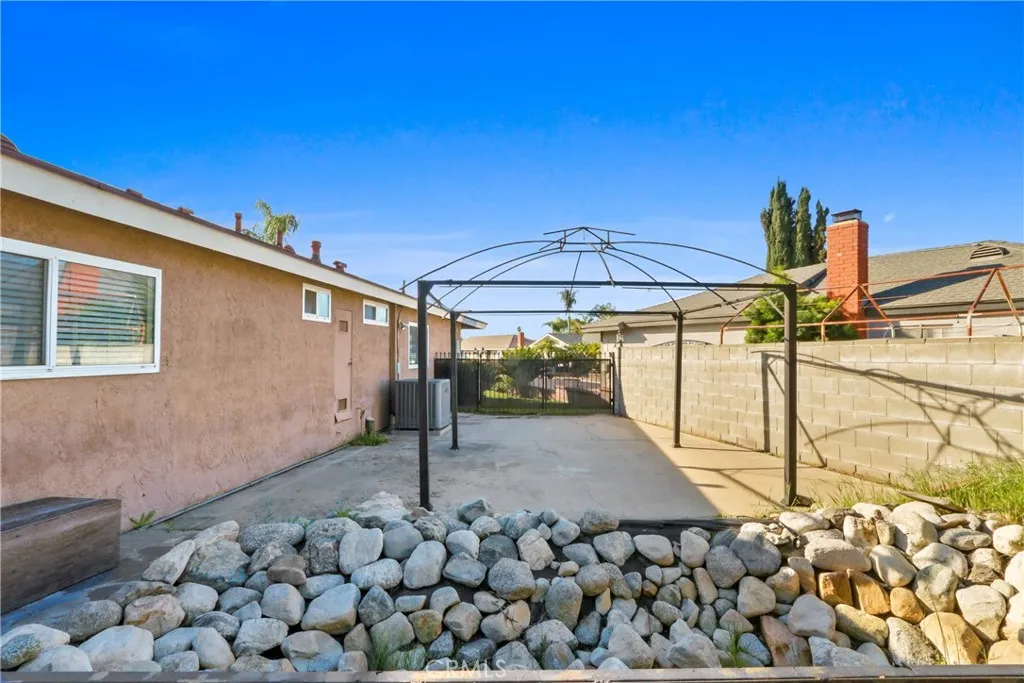 12321 Gardenia Place, Chino, California 91710 home-pic-19