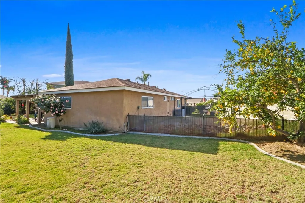 12321 Gardenia Place, Chino, California 91710 home-pic-18