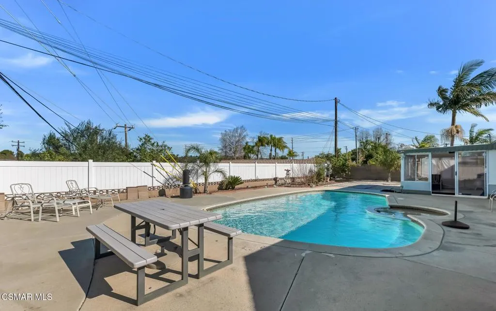 417 W Columbia Road, Thousand Oaks, California 91360 home-pic-30