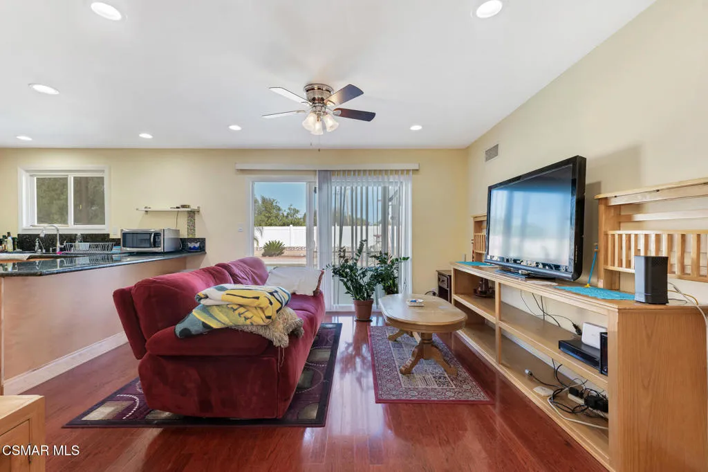 417 W Columbia Road, Thousand Oaks, California 91360 home-pic-17