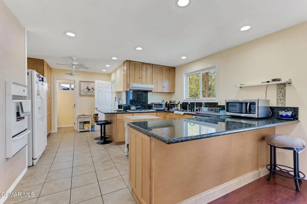 417 W Columbia Road, Thousand Oaks, California 91360 home-pic-12