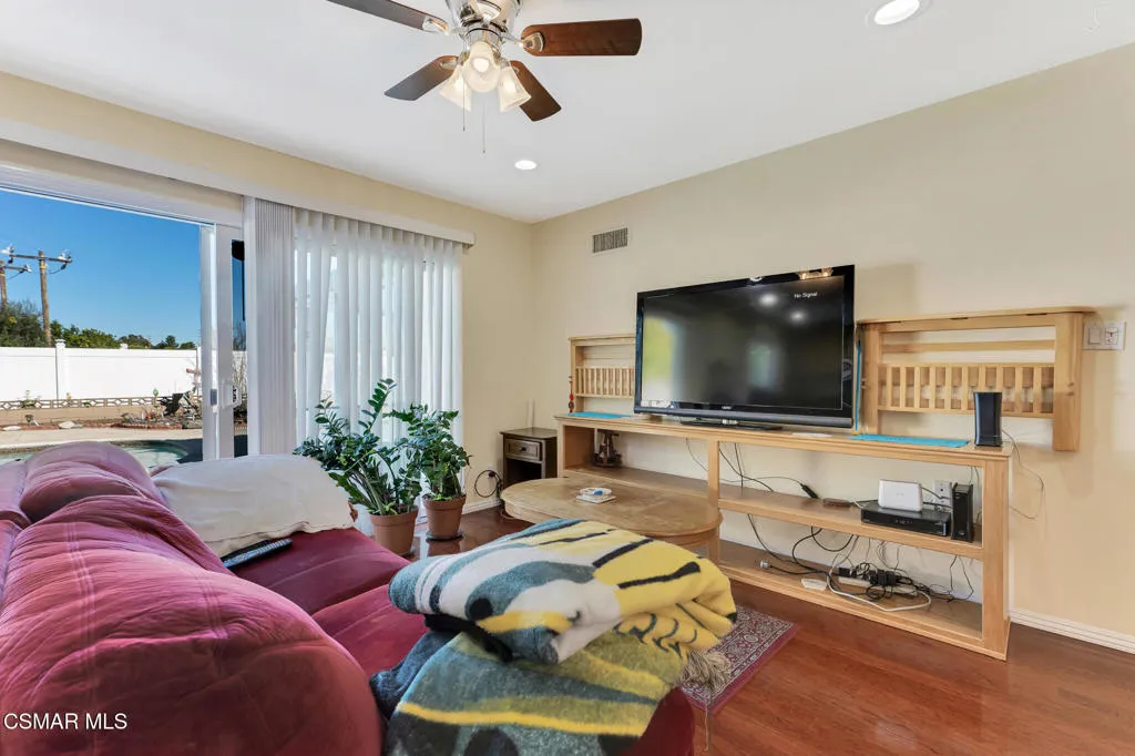 417 W Columbia Road, Thousand Oaks, California 91360 home-pic-16