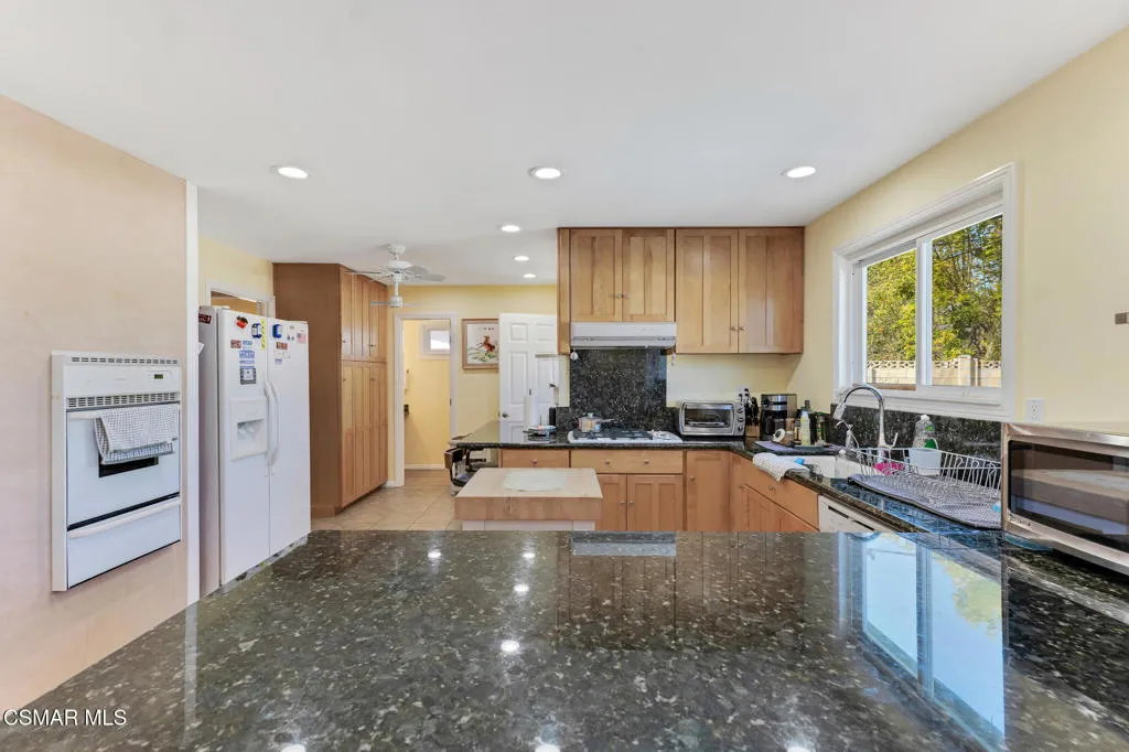 417 W Columbia Road, Thousand Oaks, California 91360 home-pic-4