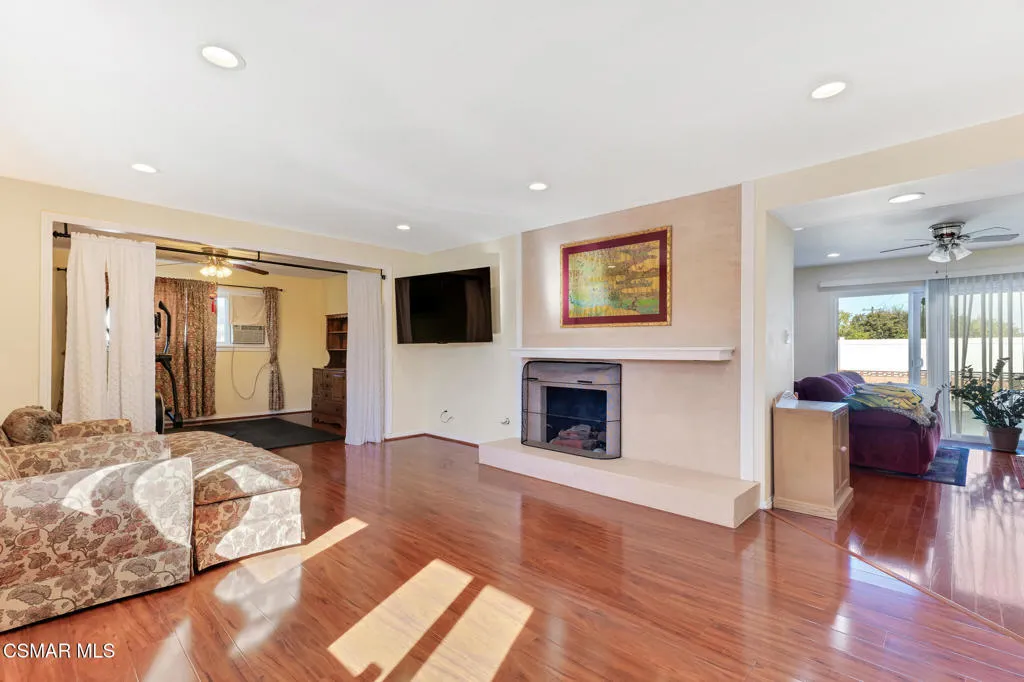417 W Columbia Road, Thousand Oaks, California 91360 home-pic-2