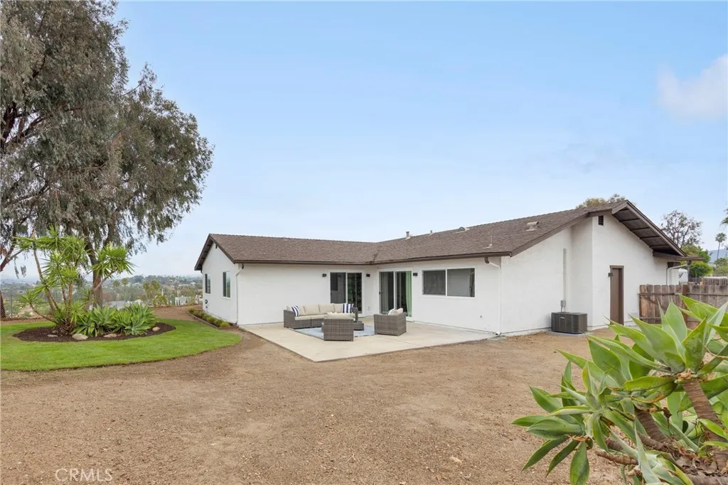 1768 Henderson Court, Vista, California 92083 home-pic-32