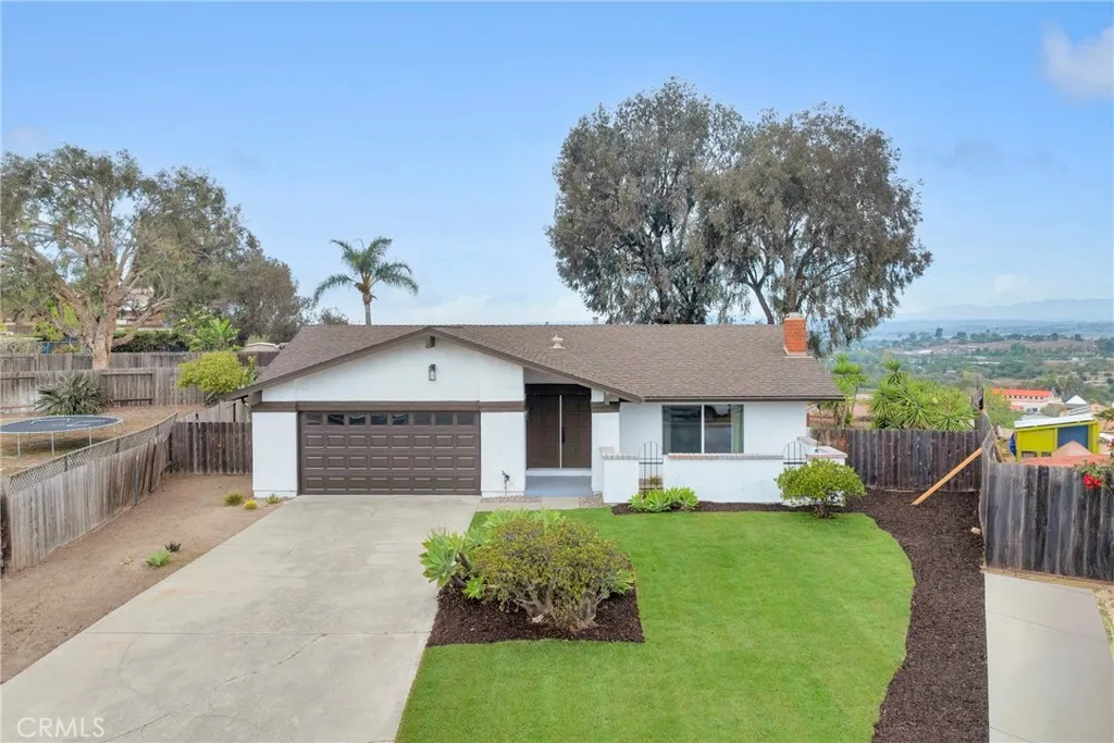 1768 Henderson Court, Vista, California 92083 home-pic-3