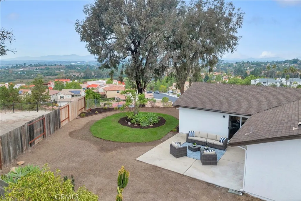 1768 Henderson Court, Vista, California 92083 home-pic-29