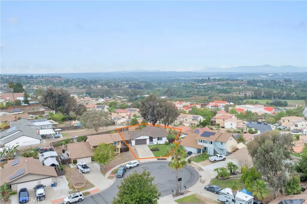 1768 Henderson Court, Vista, California 92083 home-pic-37