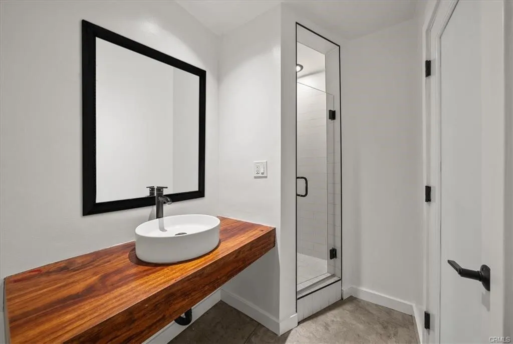 1045 N Kings, West Hollywood, California 90069 home-pic-16