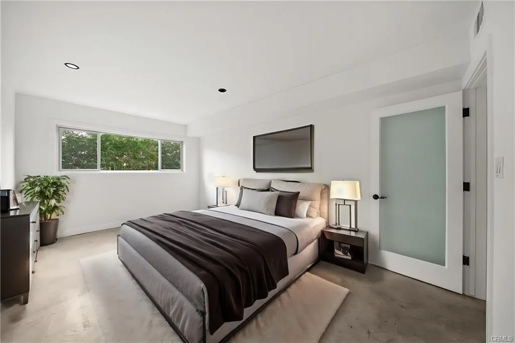 1045 N Kings, West Hollywood, California 90069 home-pic-12
