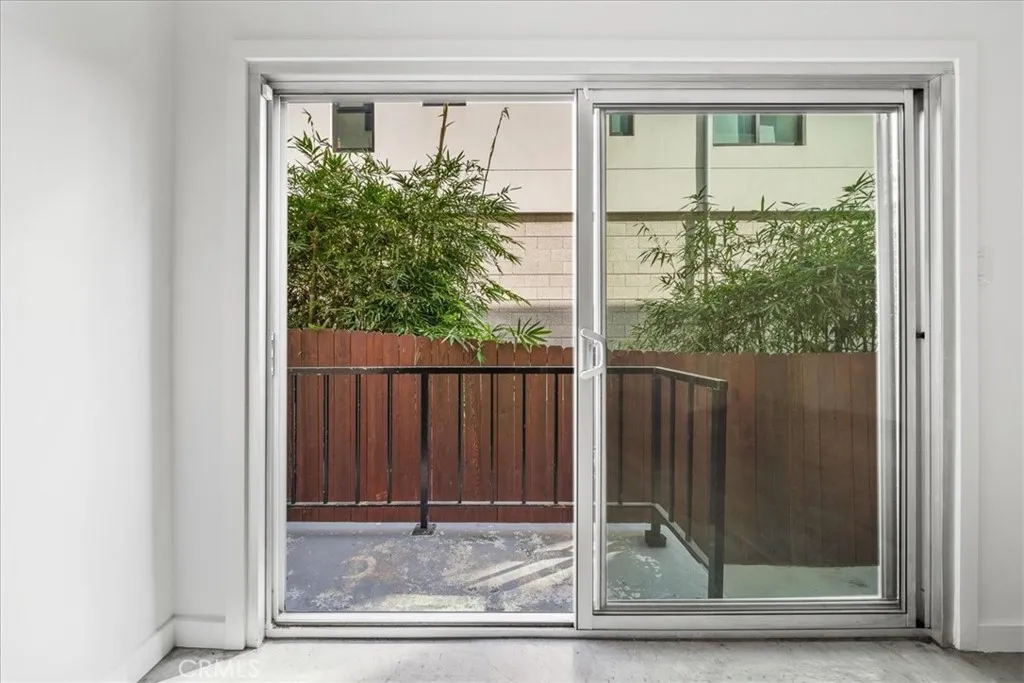 1045 N Kings, West Hollywood, California 90069 home-pic-14