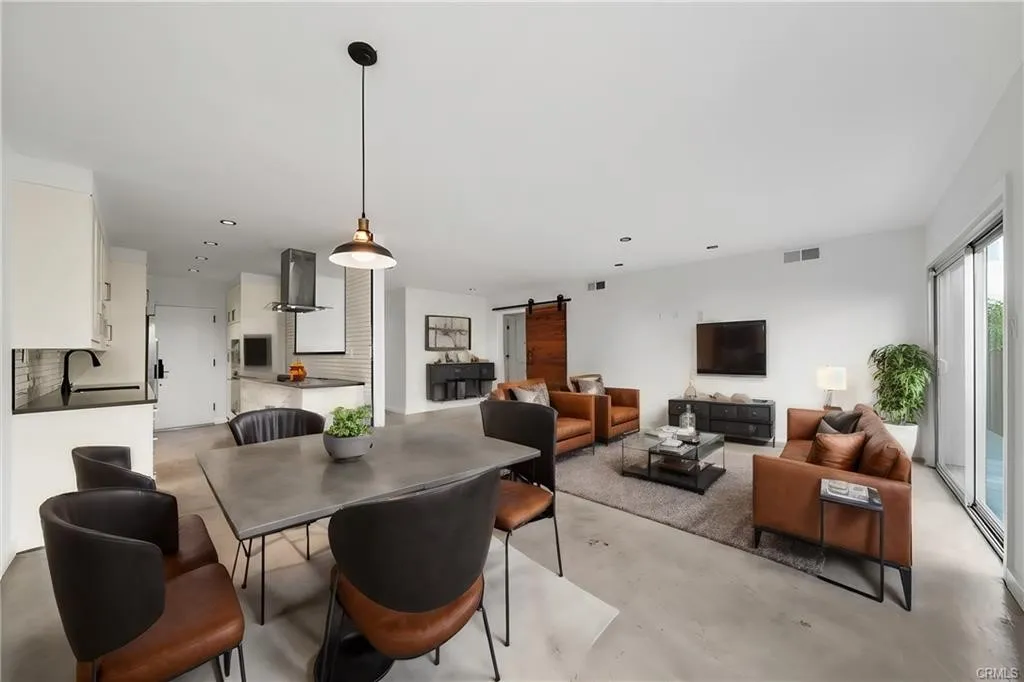 1045 N Kings, West Hollywood, California 90069 home-pic-1