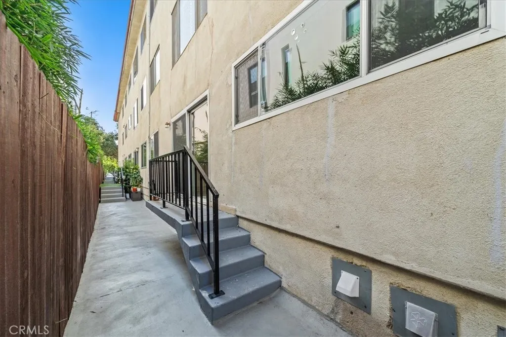 1045 N Kings, West Hollywood, California 90069 home-pic-17