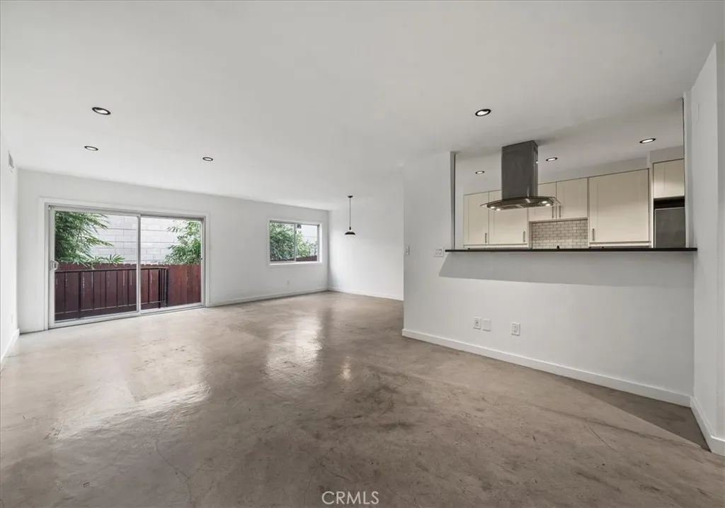 1045 N Kings, West Hollywood, California 90069 home-pic-7