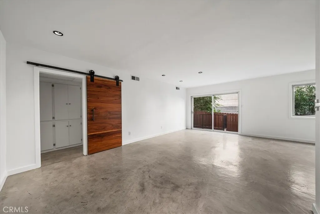1045 N Kings, West Hollywood, California 90069 home-pic-11