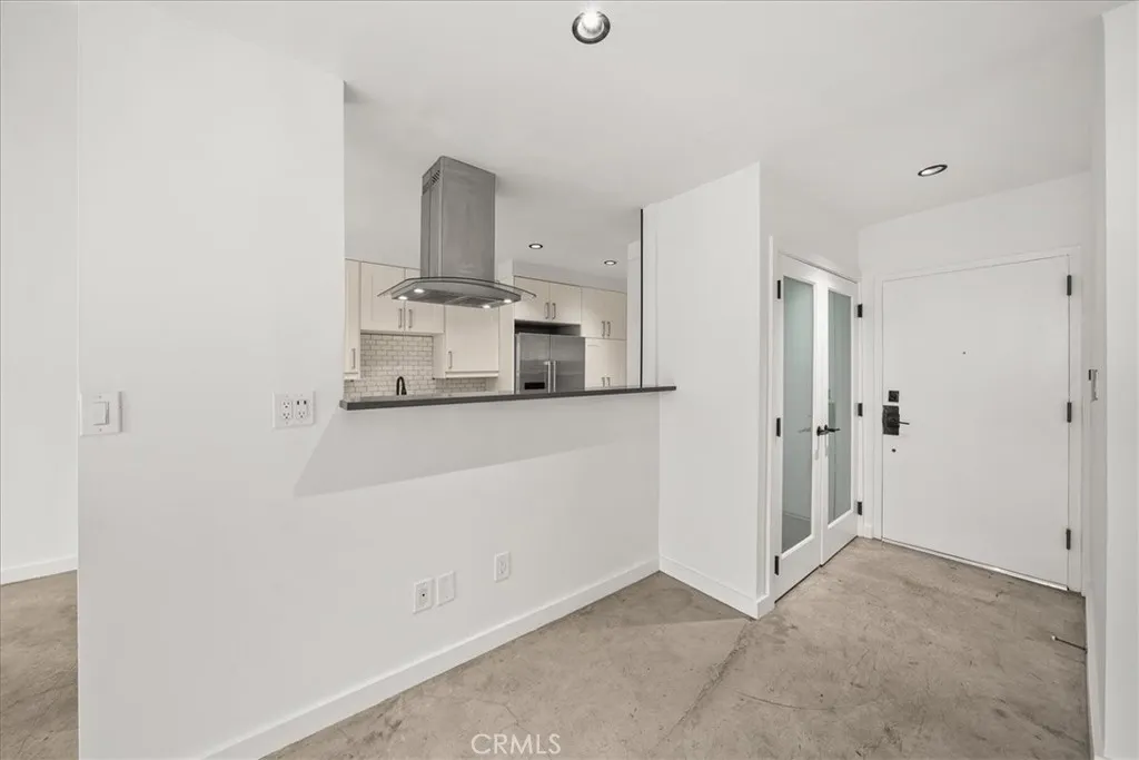 1045 N Kings, West Hollywood, California 90069 home-pic-4