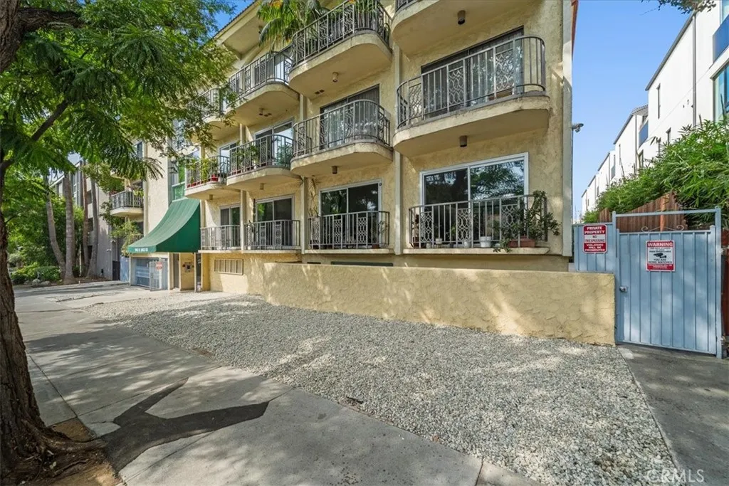 1045 N Kings, West Hollywood, California 90069 home-pic-18