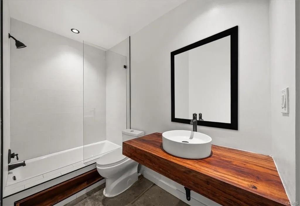 1045 N Kings, West Hollywood, California 90069 home-pic-15