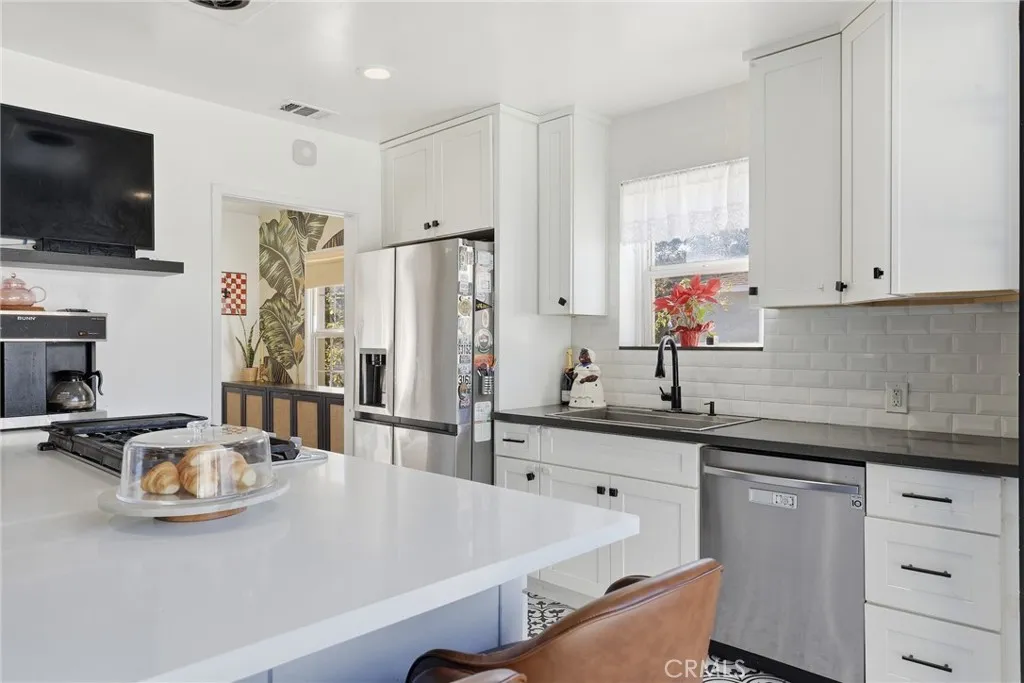415 E Green Street, Claremont, California 91711 home-pic-10