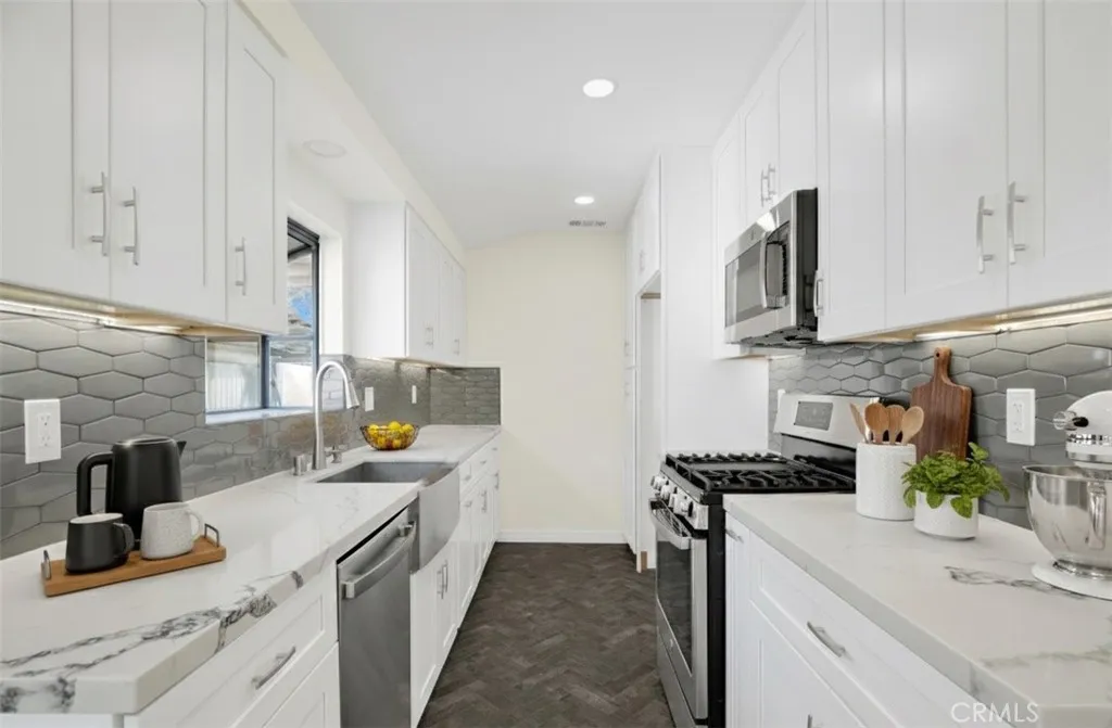900 N Parish, Burbank, California 91506 home-pic-3