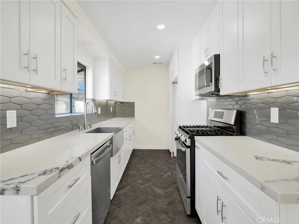 900 N Parish, Burbank, California 91506 home-pic-14