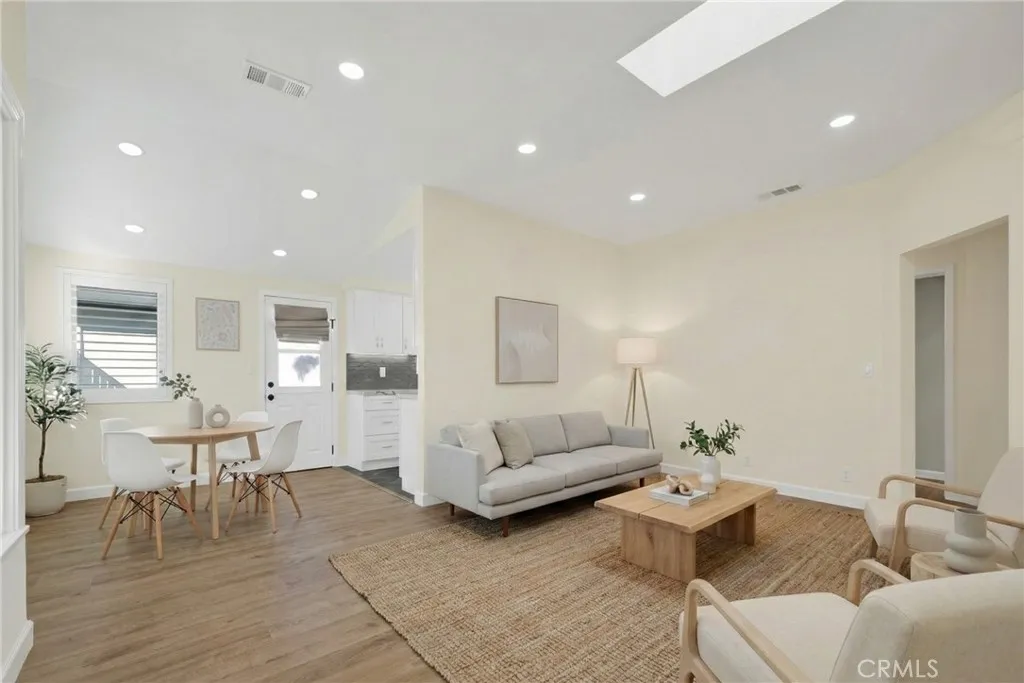 900 N Parish, Burbank, California 91506 home-pic-2