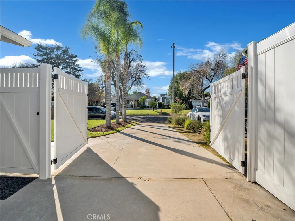 900 N Parish, Burbank, California 91506 home-pic-13