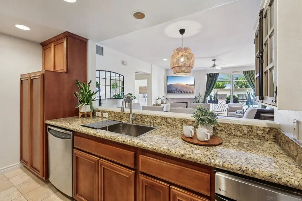 3990 Centre 104, San Diego, California 92103 home-pic-9