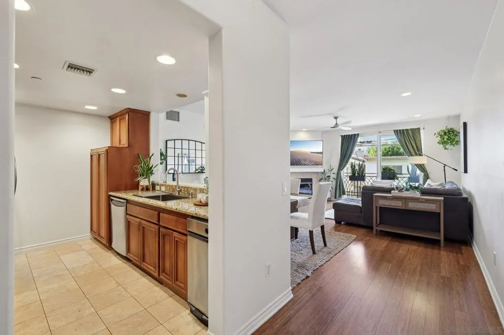 3990 Centre 104, San Diego, California 92103 home-pic-8