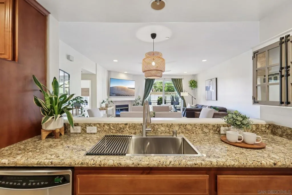 3990 Centre 104, San Diego, California 92103 home-pic-11