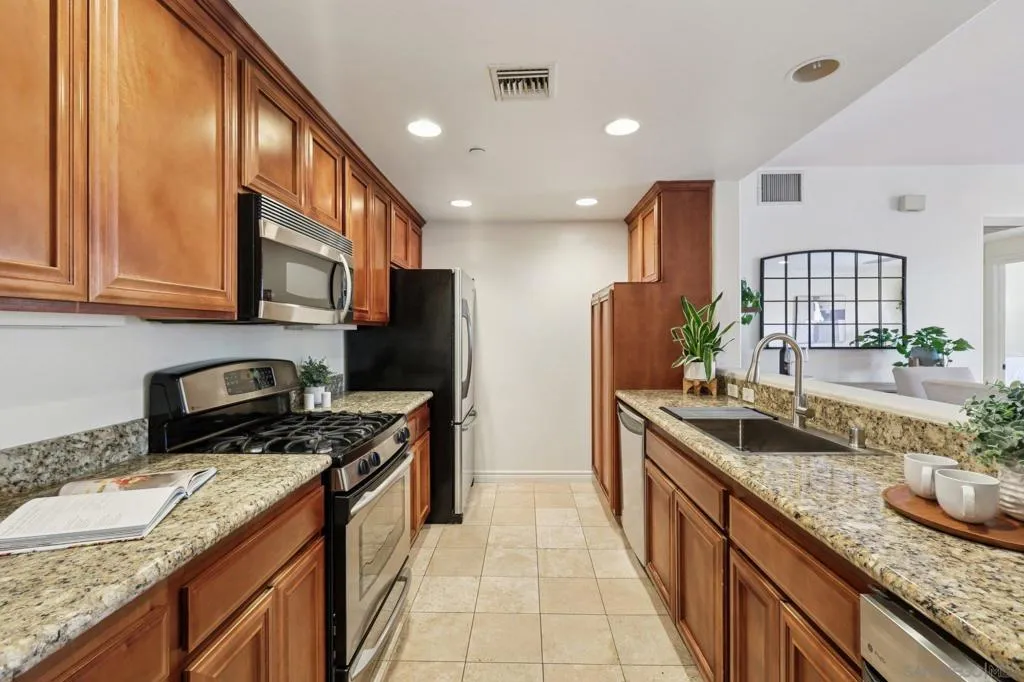 3990 Centre 104, San Diego, California 92103 home-pic-10