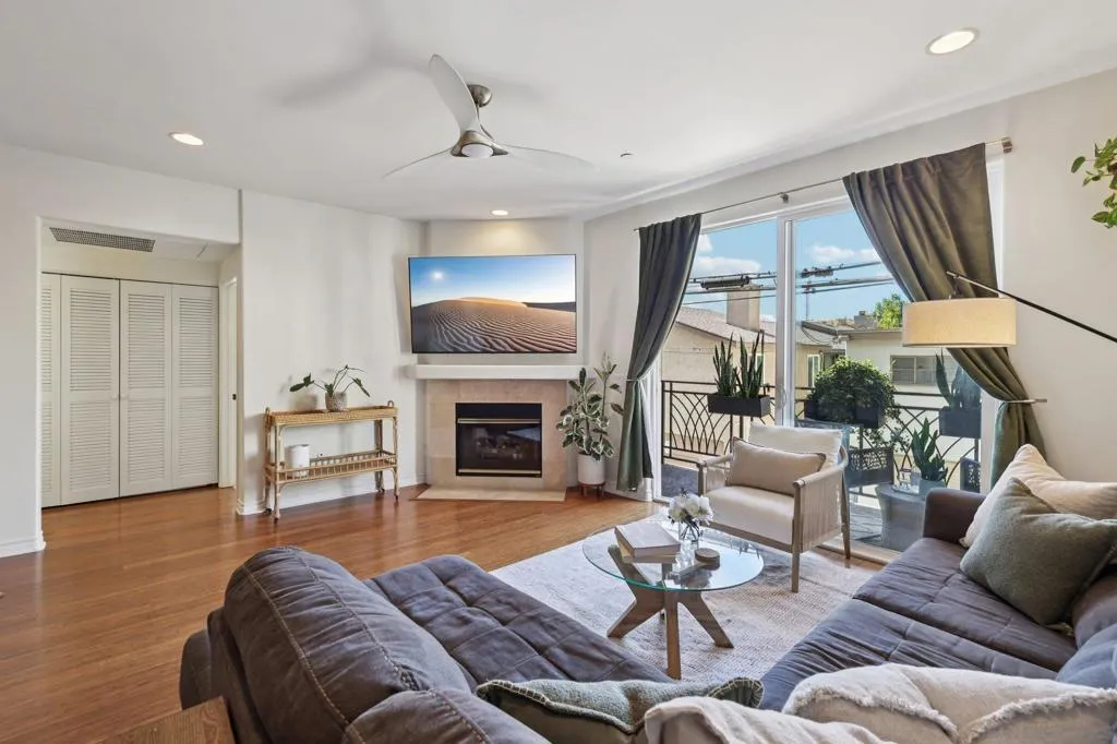 3990 Centre 104, San Diego, California 92103 home-pic-16