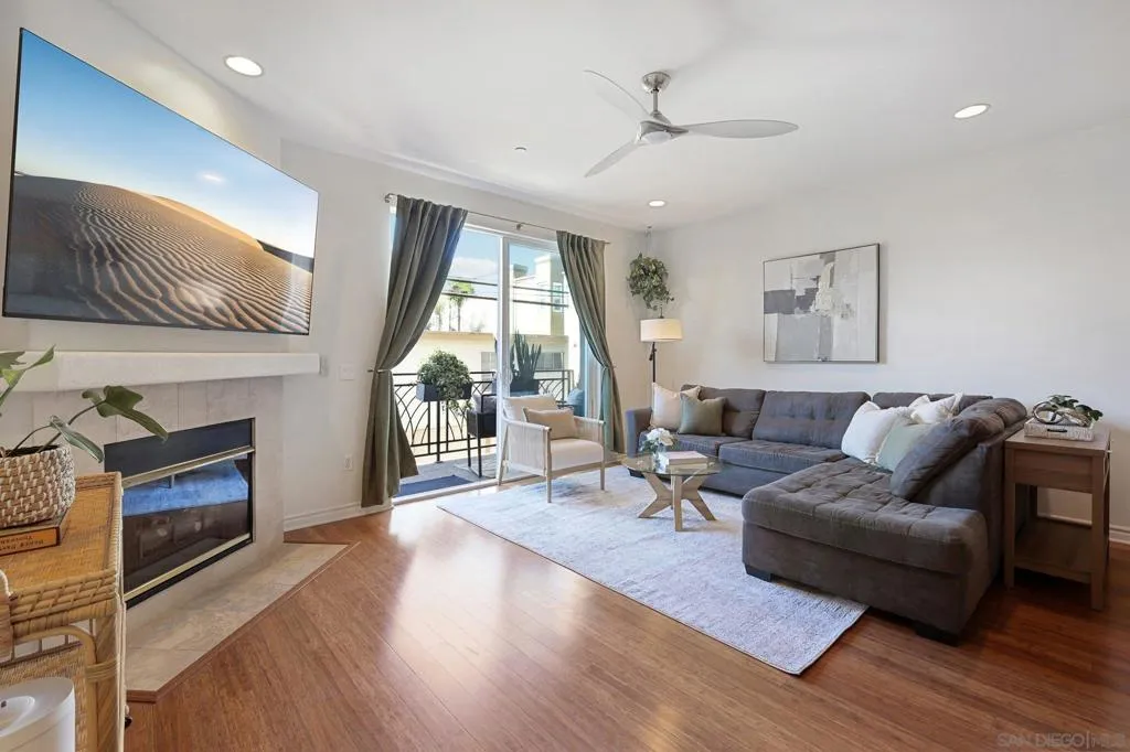 3990 Centre 104, San Diego, California 92103 home-pic-1