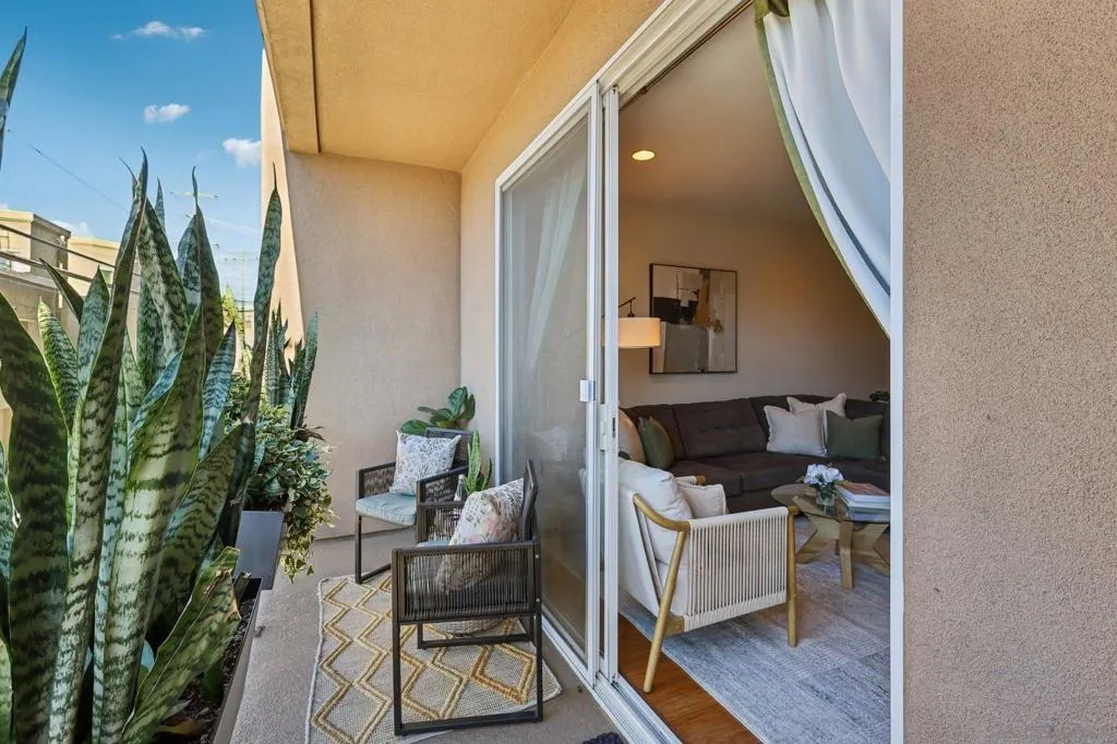 3990 Centre 104, San Diego, California 92103 home-pic-27