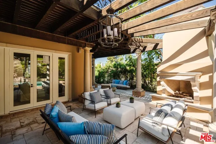 Heated Loggia with Fireplace