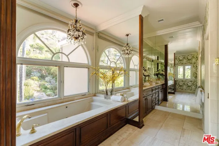 Primary Suite Bathroom