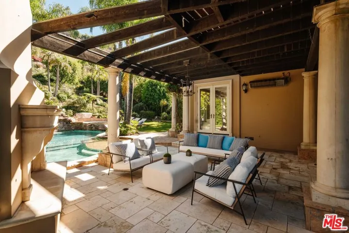 Heated Loggia with Fireplace