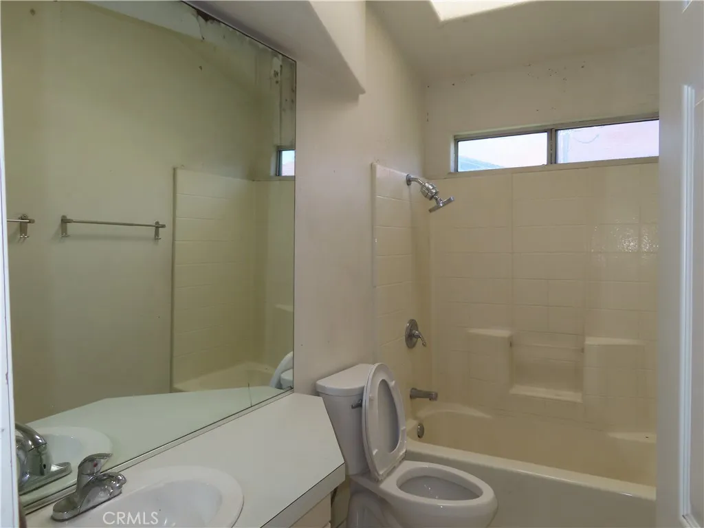 418 W Randall, Rialto, California 92376 home-pic-10