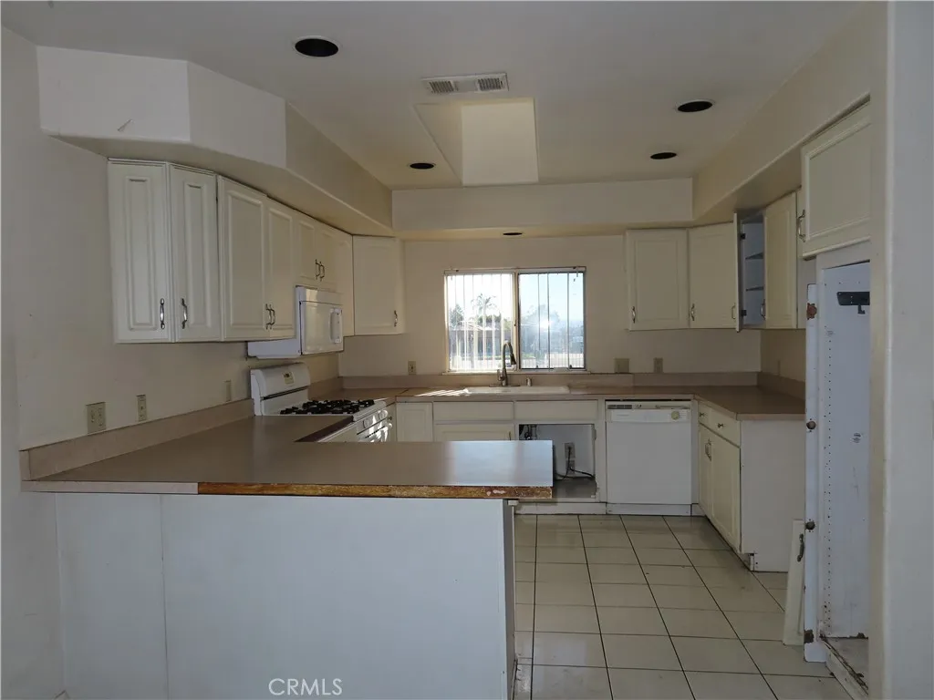 418 W Randall, Rialto, California 92376 home-pic-8