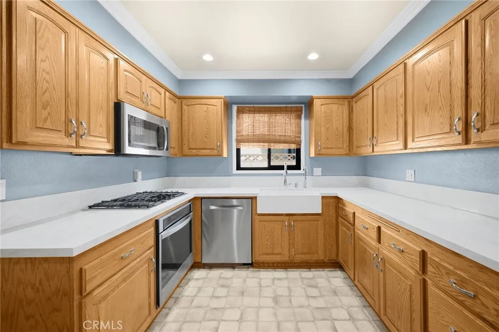 15814 Sharonhill Drive, Whittier, California 90604 home-pic-3