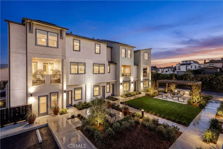 12720 Azure Way 28, Hawthorne, California 90250