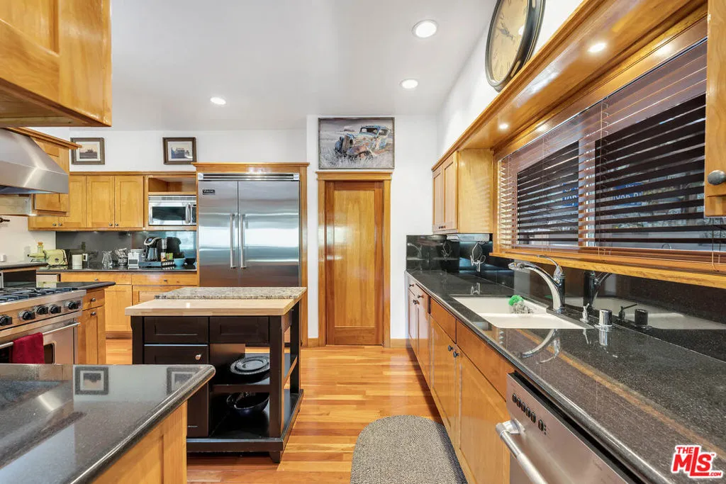 21832 Canon Drive, Topanga, California 90290 home-pic-32
