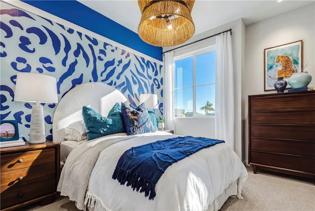12720 Azure Way 27, Hawthorne, California 90250 home-pic-12