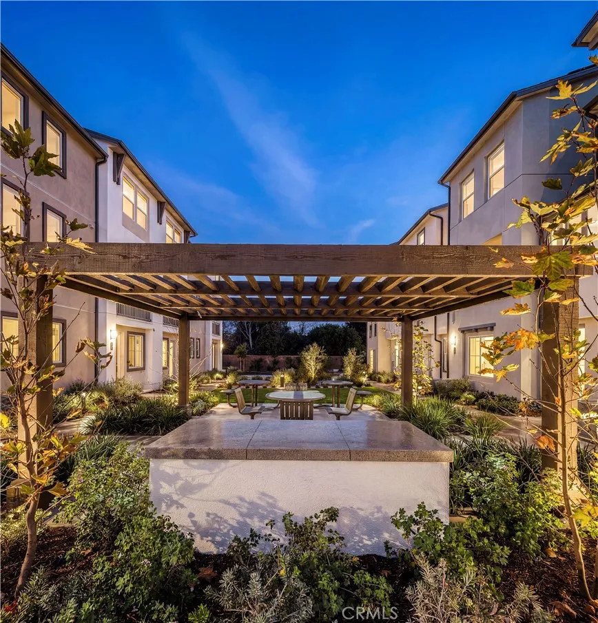 12720 Azure Way 27, Hawthorne, California 90250 home-pic-2