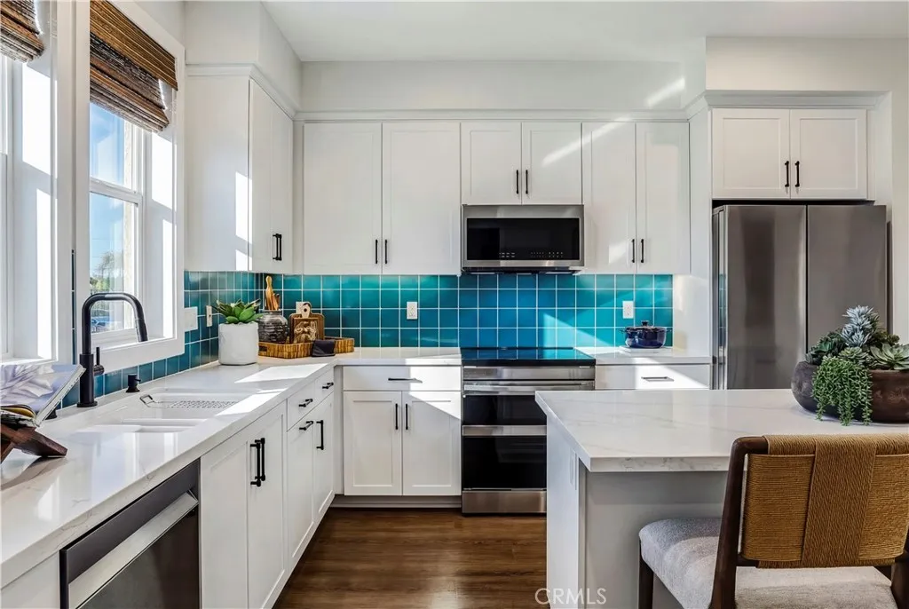 12720 Azure Way 27, Hawthorne, California 90250 home-pic-8