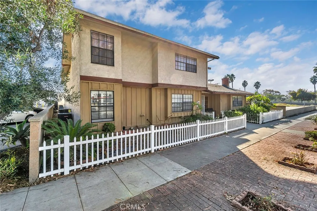 3368 Linden Avenue, Long Beach, California 90807 home-pic-4