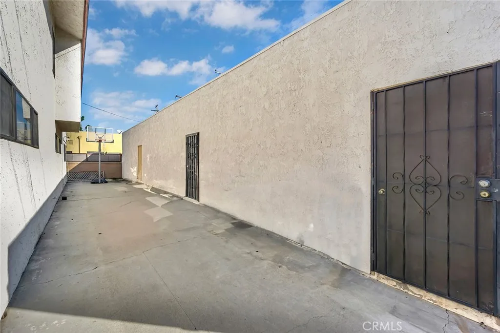 3368 Linden Avenue, Long Beach, California 90807 home-pic-12